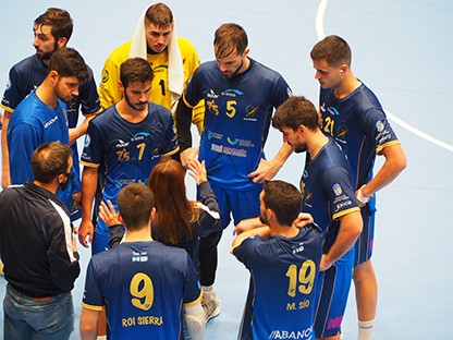 Entrevista con Irene Vilaboa, entrenadora del primer equipo de la S.D. Teucro y primera mujer entrenadora de un equipo masculino de balonmano en las categorías máximas